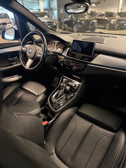 BMW 225xe 10 of 26