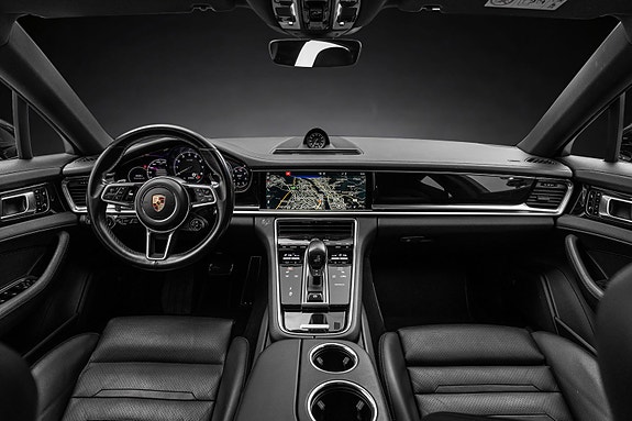 Porsche Panamera 16 of 30