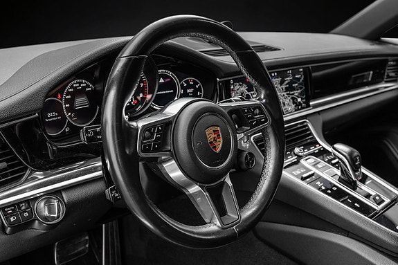 Porsche Panamera 15 of 30