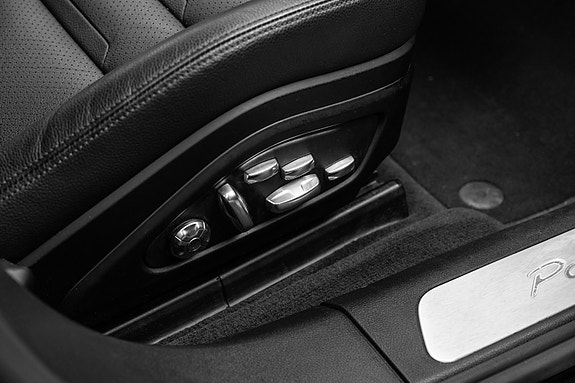 Porsche Panamera 14 of 30