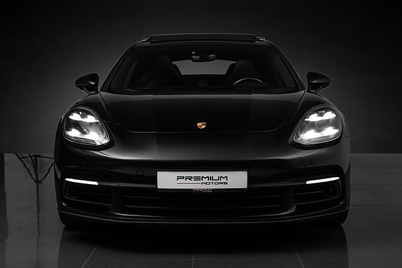 Porsche Panamera 4 of 30