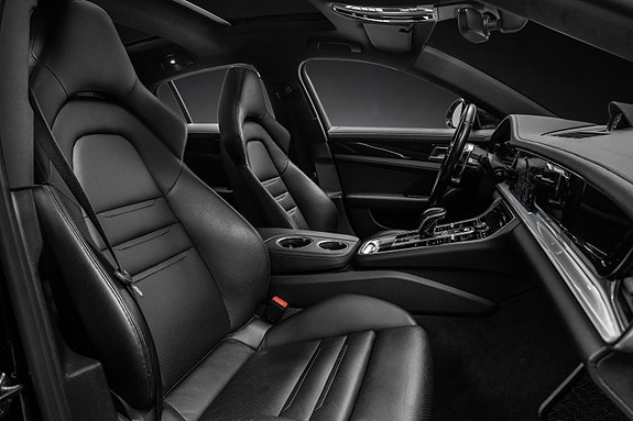 Porsche Panamera 13 of 30