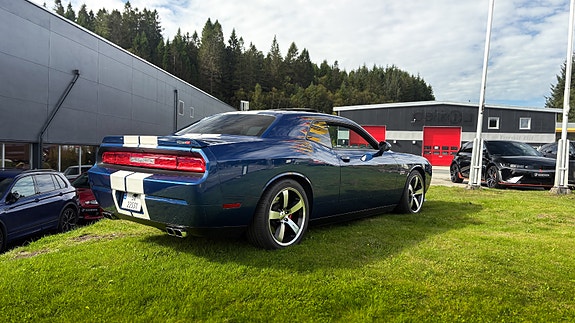 Dodge Challenger 12 of 30