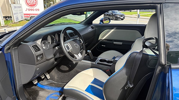 Dodge Challenger 20 of 30