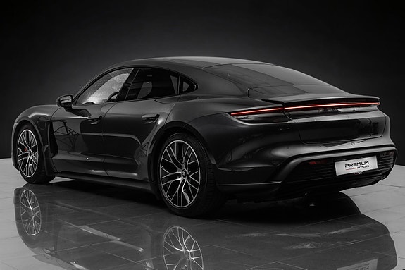 Porsche Taycan 8 of 30
