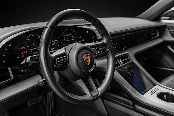 Porsche Taycan 19 of 30