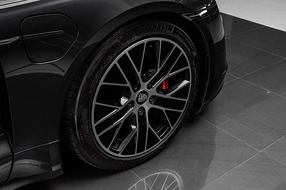 Porsche Taycan 14 of 30