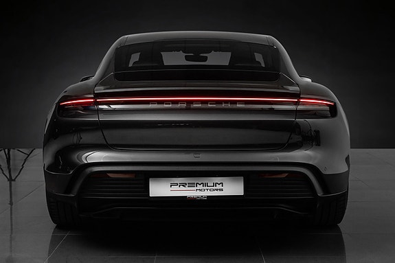 Porsche Taycan 9 of 30