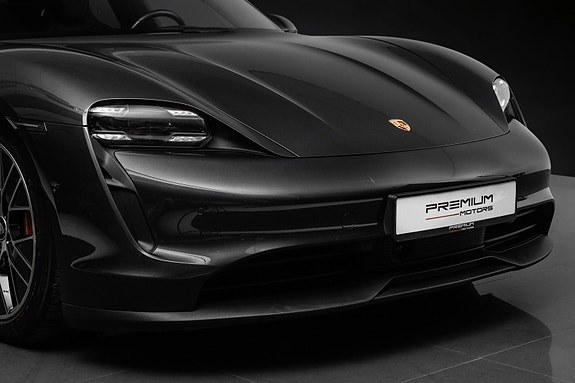 Porsche Taycan 3 of 30