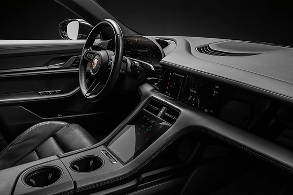 Porsche Taycan 15 of 30