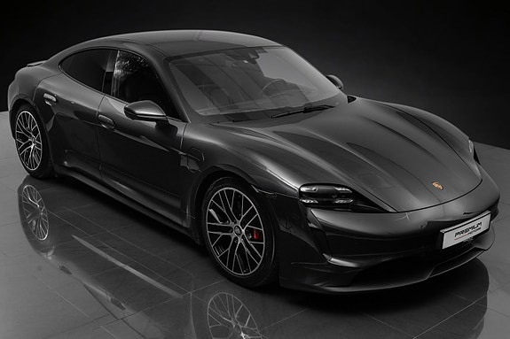 Porsche Taycan 2 of 30