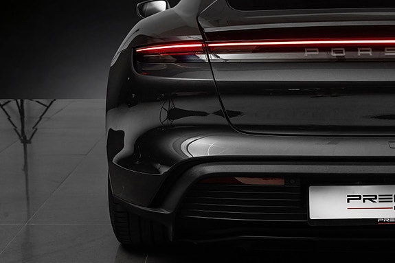 Porsche Taycan 12 of 30