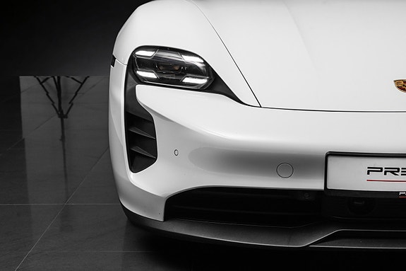 Porsche Taycan 6 of 30