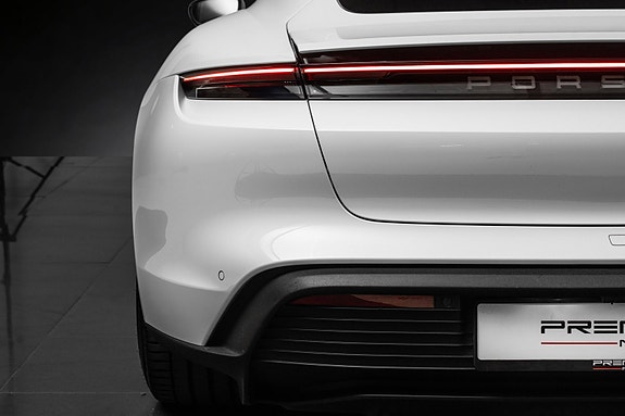 Porsche Taycan 13 of 30