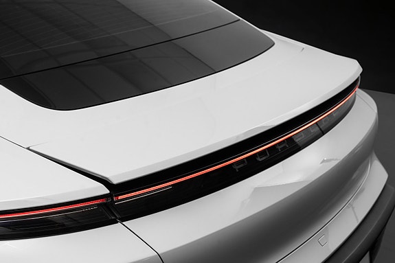 Porsche Taycan 12 of 30
