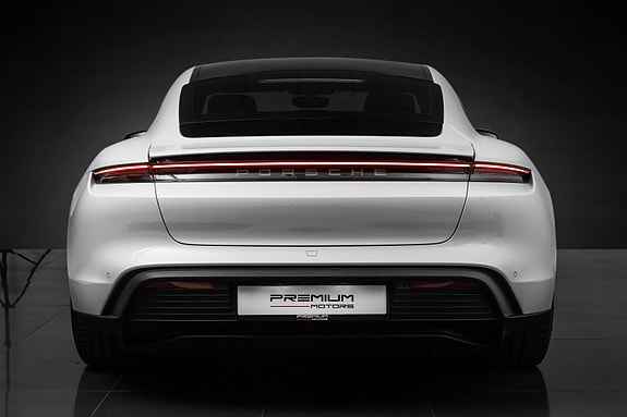 Porsche Taycan 10 of 30