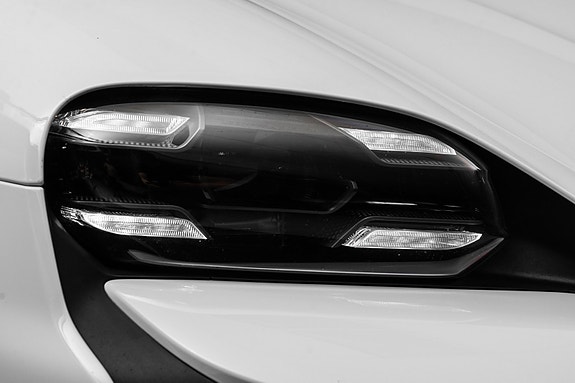 Porsche Taycan 7 of 30