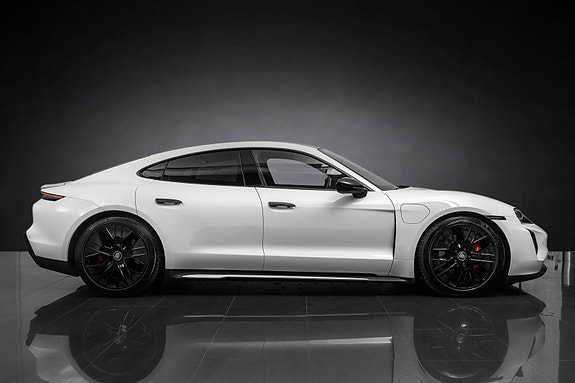 Porsche Taycan 8 of 30