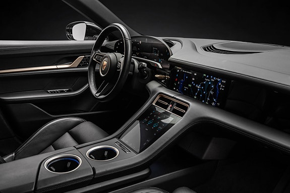 Porsche Taycan 16 of 30