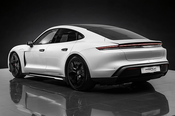 Porsche Taycan 9 of 30