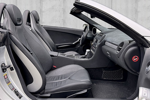 Mercedes-Benz SLK200 12 of 30