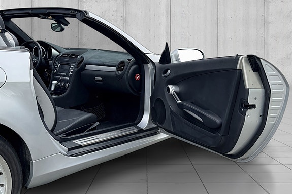 Mercedes-Benz SLK200 11 of 30
