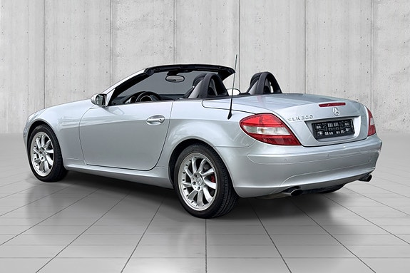 Mercedes-Benz SLK200 3 of 30