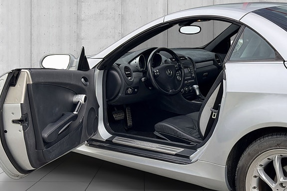 Mercedes-Benz SLK200 8 of 30