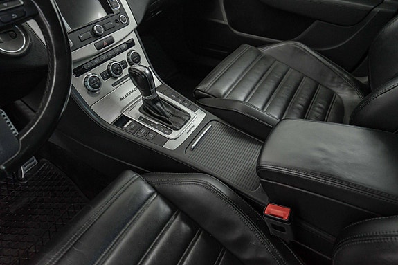 Volkswagen Passat Alltrack 17 of 23