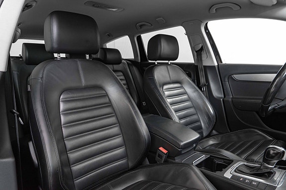 Volkswagen Passat Alltrack 9 of 23