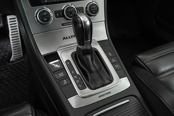 Volkswagen Passat Alltrack 18 of 23