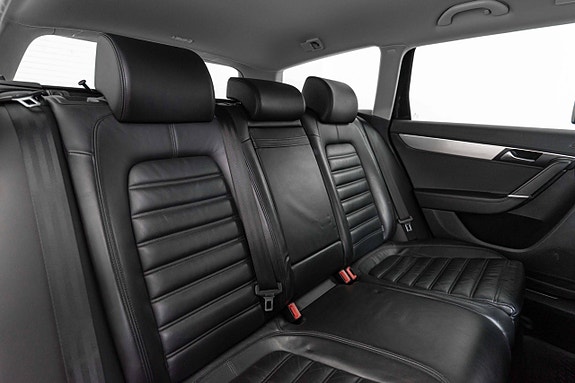 Volkswagen Passat Alltrack 10 of 23