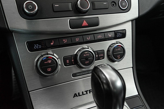Volkswagen Passat Alltrack 19 of 23