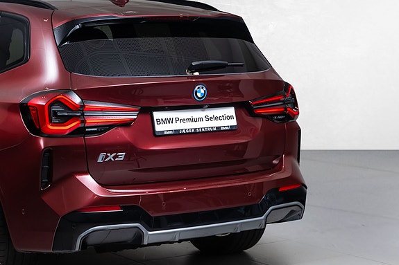 BMW iX3 7 of 30