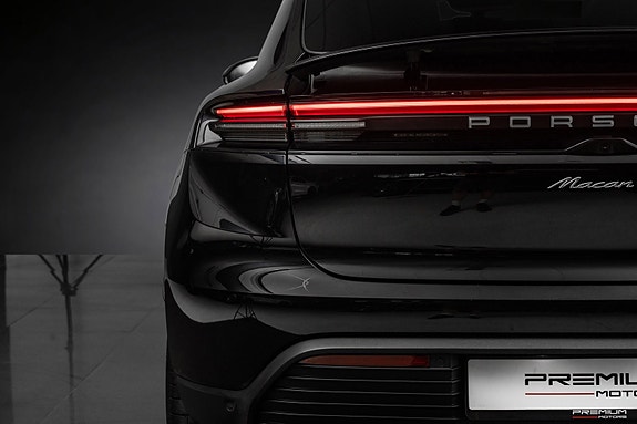 Porsche Macan 12 of 30