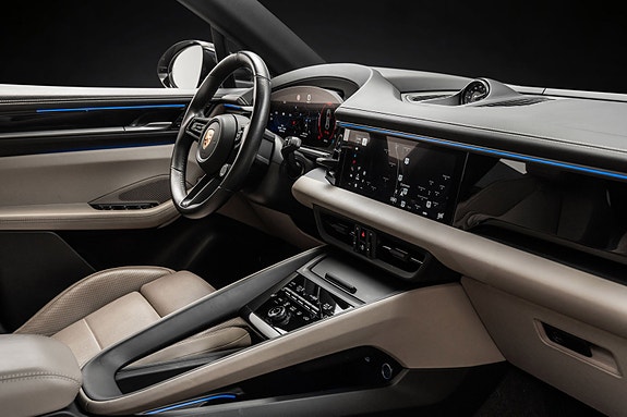Porsche Macan 15 of 30