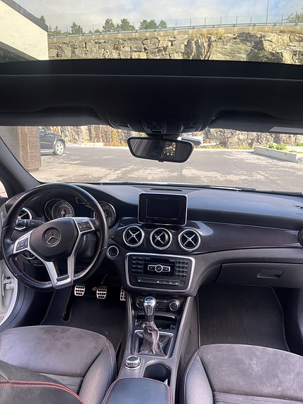 Mercedes-Benz CLA180 8 of 15