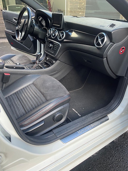 Mercedes-Benz CLA180 10 of 15