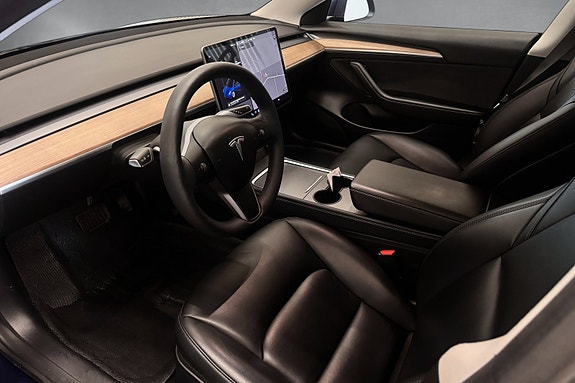 Tesla Model 3 9 of 26