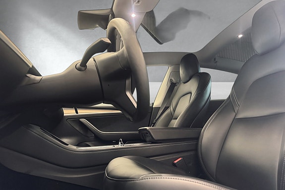 Tesla Model 3 11 of 26