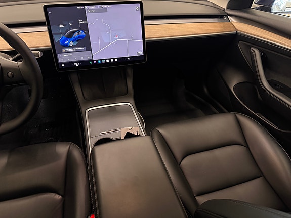 Tesla Model 3 18 of 26