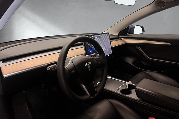 Tesla Model 3 10 of 26