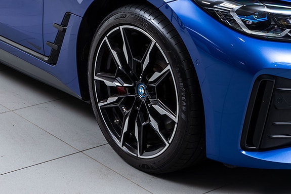 BMW i4 3 of 30