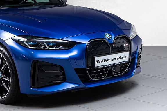 BMW i4 2 of 30
