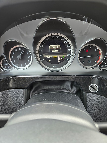 Mercedes-Benz E200 d 6 of 9