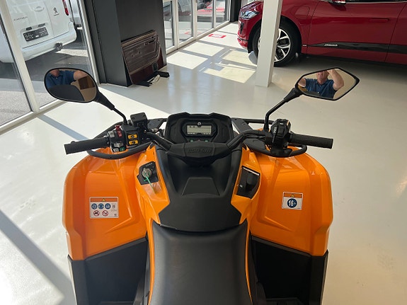 Can-Am Outlander 16 of 16