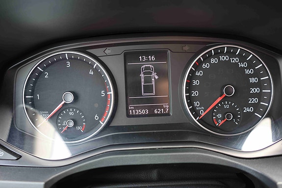 Volkswagen Amarok 28 of 30