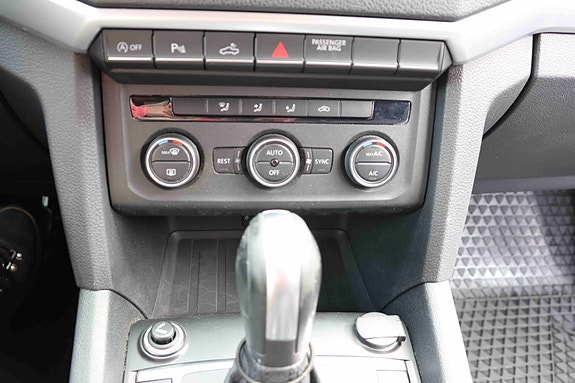 Volkswagen Amarok 25 of 30