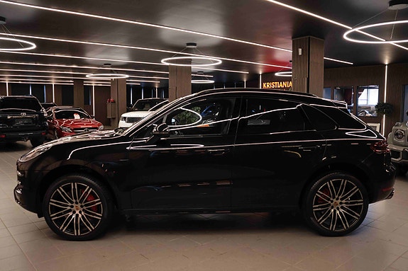 Porsche Macan Turbo 6 of 30