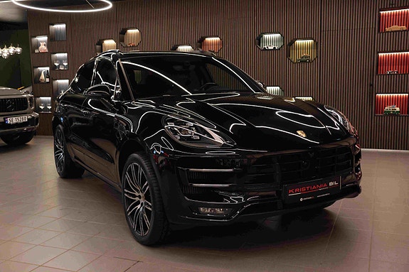 Porsche Macan Turbo 3 of 30